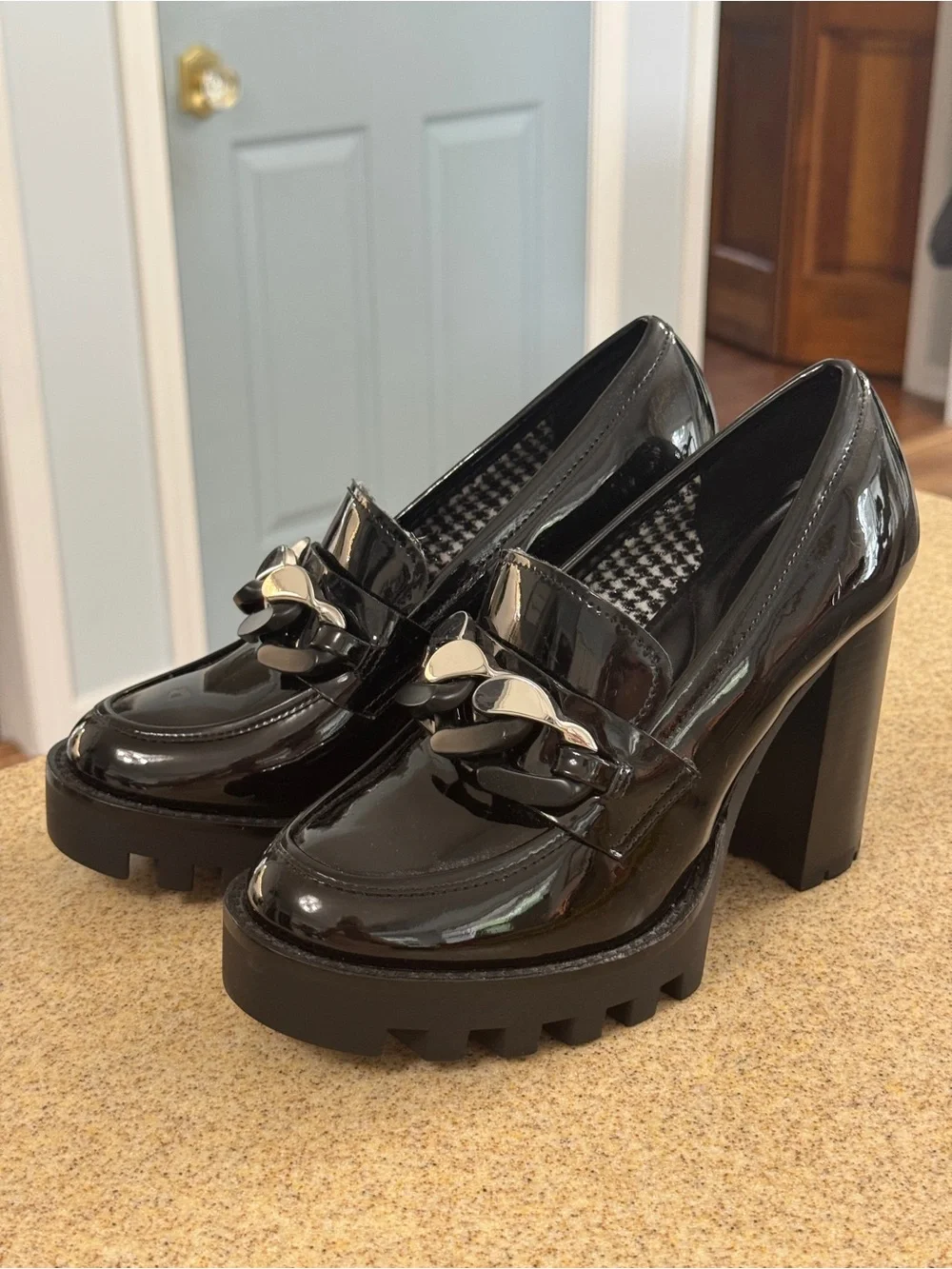 Antonio Melani Parkerr Lug Sole Chain Detail Black Patent Platform Loafers 7 Y2K